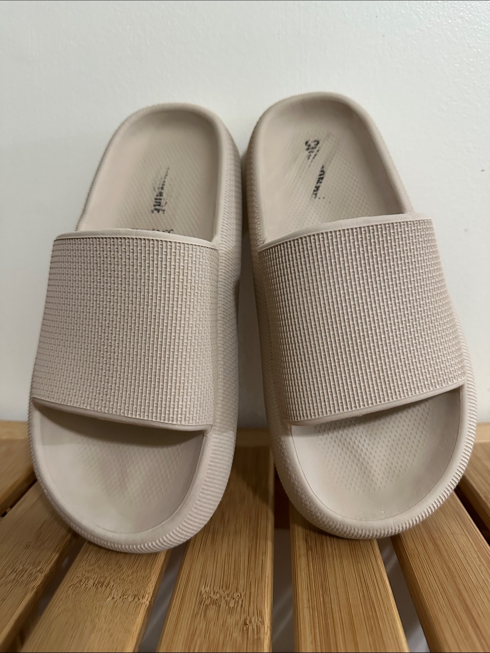 Cushionaire Feather Cloud Neutral Beige Slides - Picture 5 of 6